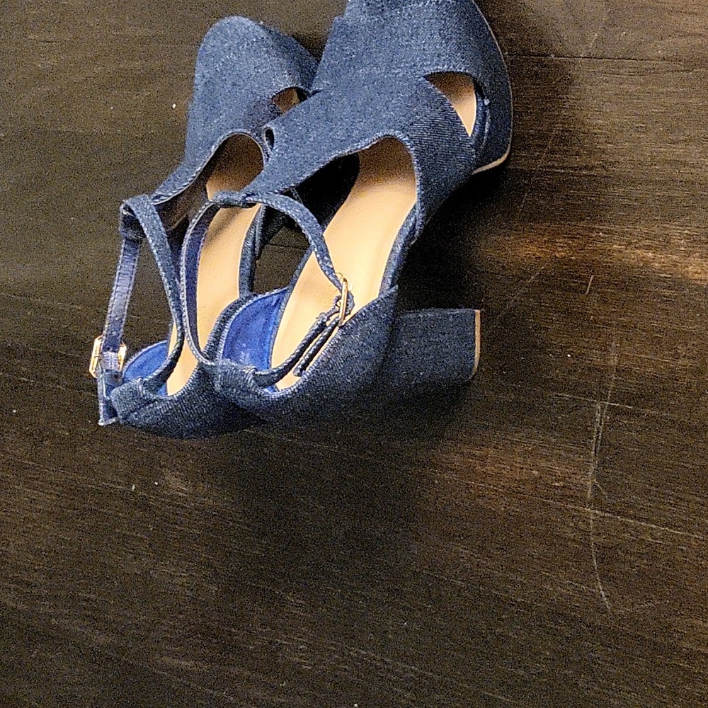 Shoes - Picture 2 of 4